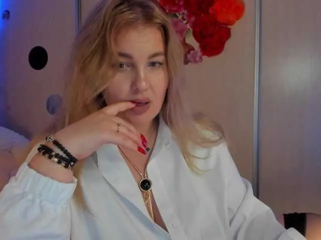 Live sex webcam photo for SallyNex4u #291807171