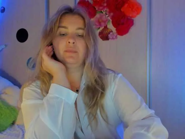 Live sex webcam photo for SallyNex4u #291816099