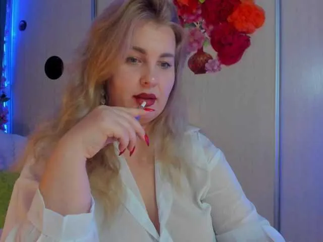 Live sex webcam photo for SallyNex4u #291935472