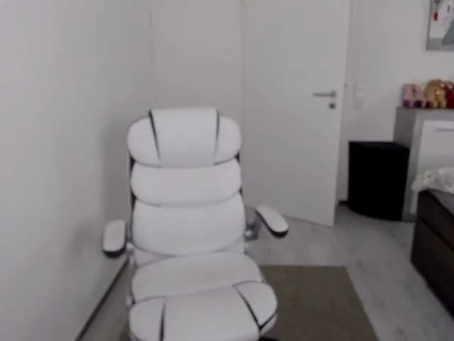 Live sex webcam photo for SallySecret #274352938