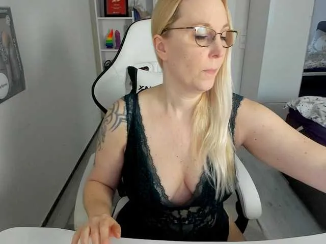 Live sex webcam photo for SallySecret #277083643