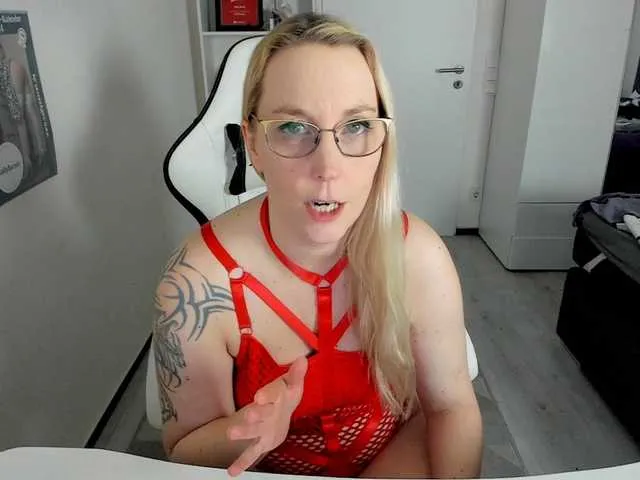 Live sex webcam photo for SallySecret #277091164