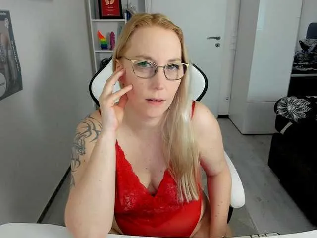 Live sex webcam photo for SallySecret #277172288