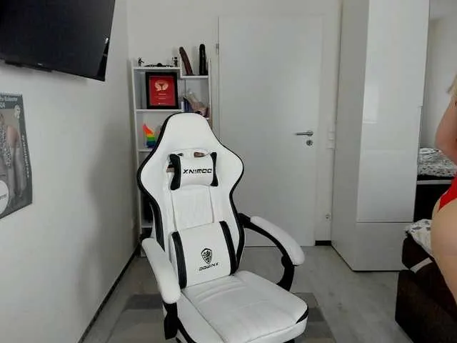 Live sex webcam photo for SallySecret #277222427