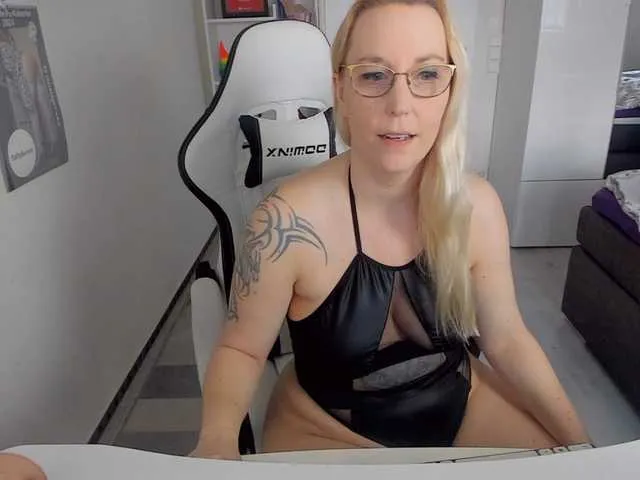 Live sex webcam photo for SallySecret #277515891