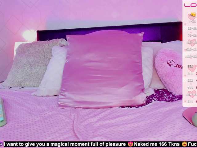 Live sex webcam photo for SallyeLeins #275636821