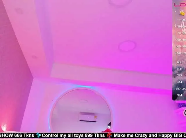 Live sex webcam photo for SallyeLeins #275665296