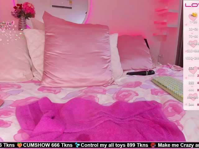 Live sex webcam photo for SallyeLeins #275688034