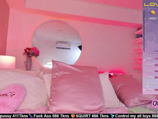 Live sex webcam photo for SallyeLeins #275789328