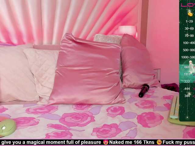 Live sex webcam photo for SallyeLeins #275908948