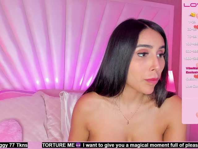 Live sex webcam photo for SallyeLeins #275925814