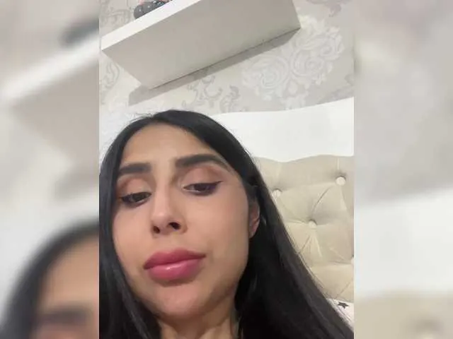 Live sex webcam photo for SallyeLeins #291055440