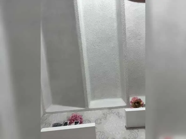 Live sex webcam photo for SallyeLeins #291118235