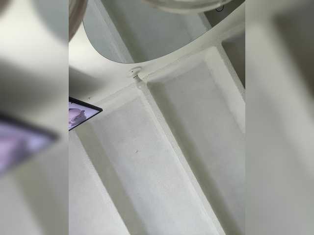 Live sex webcam photo for SallyeLeins #291537720