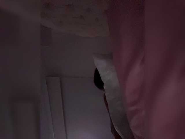 Live sex webcam photo for SallyeLeins #291608227