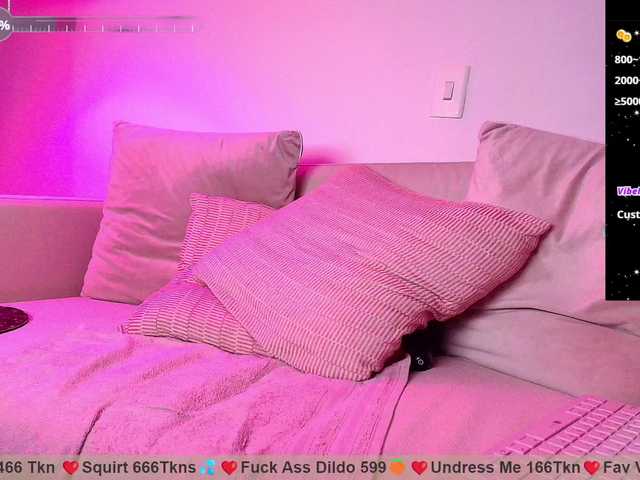 Live sex webcam photo for SallyeLeins #291645930