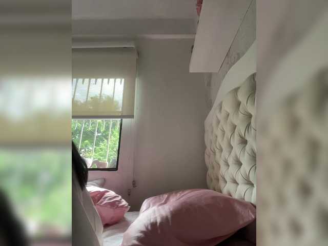 Live sex webcam photo for SallyeLeins #291663295