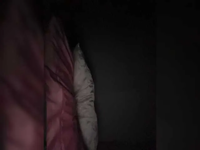 Live sex webcam photo for SallyeLeins #291699754