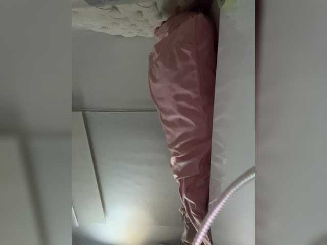 Live sex webcam photo for SallyeLeins #291706228