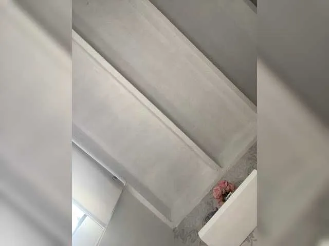 Live sex webcam photo for SallyeLeins #291786413