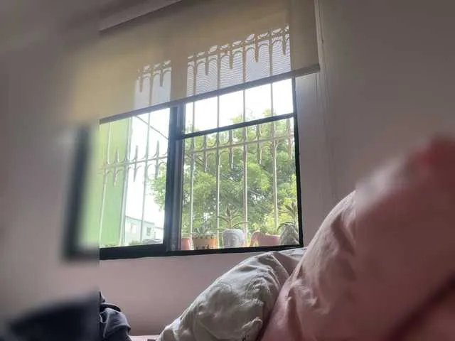 Live sex webcam photo for SallyeLeins #291847677