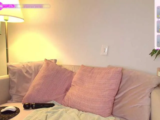 Live sex webcam photo for SallyeLeins #291897554