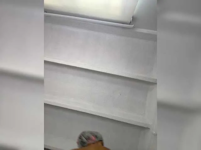 Live sex webcam photo for SallyeLeins #291909977