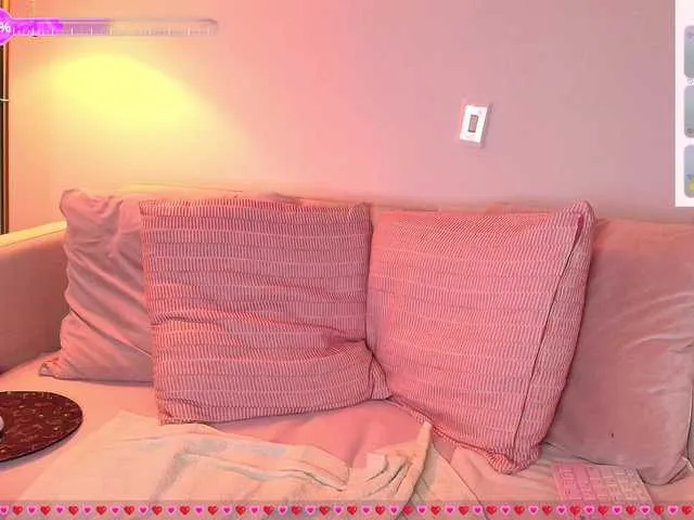 Live sex webcam photo for SallyeLeins #291930587