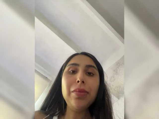 Live sex webcam photo for SallyeLeins #291950506