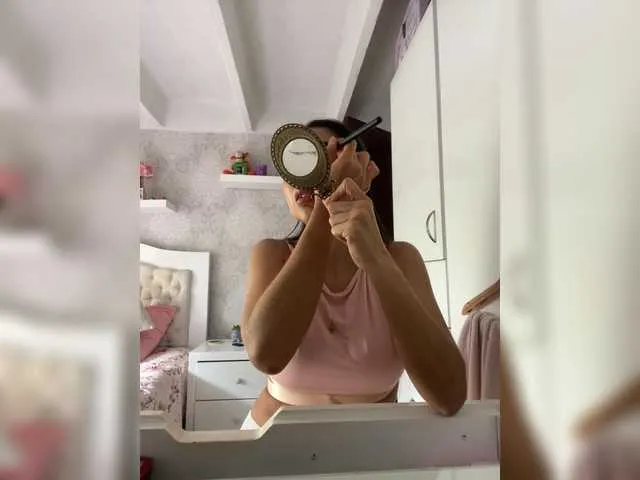 Live sex webcam photo for SallyeLeins #292003853