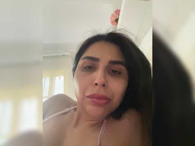 Live sex webcam photo for SallyeLeins #292041762