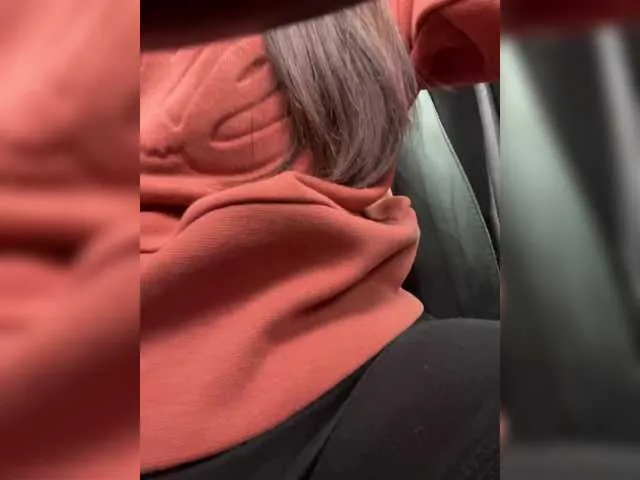 Live sex webcam photo for SallyeLeins #292043977