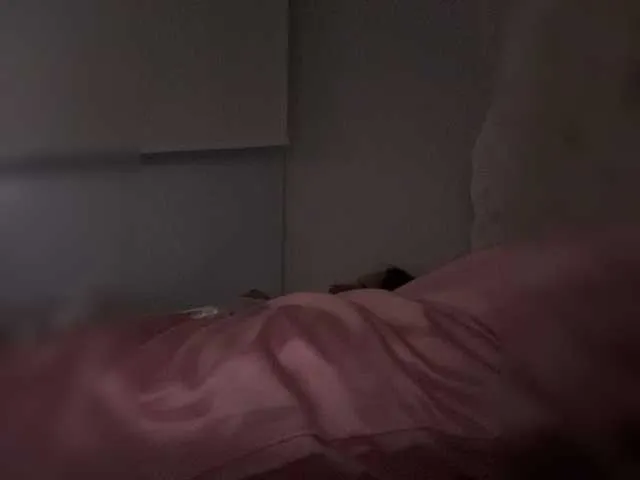 Live sex webcam photo for SallyeLeins #292080439