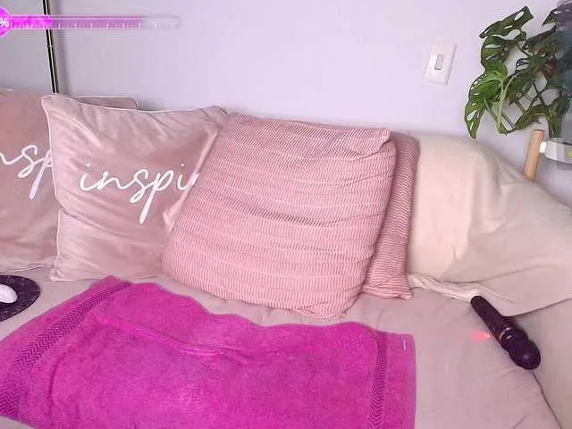 Live sex webcam photo for SallyeLeins #292127357