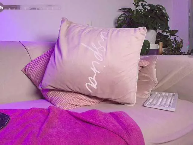 Live sex webcam photo for SallyeLeins #292147237