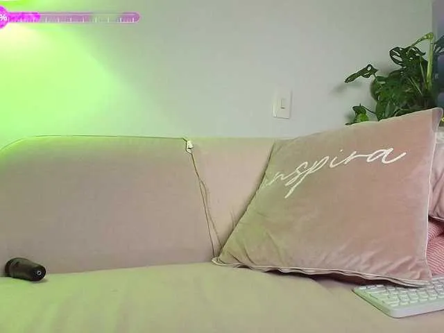 Live sex webcam photo for SallyeLeins #292180711