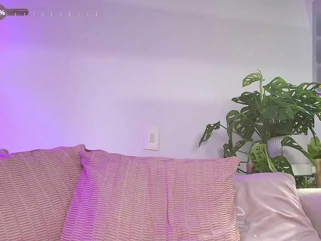 Live sex webcam photo for SallyeLeins #292193379