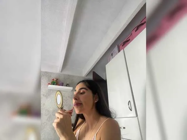 Live sex webcam photo for SallyeLeins #292216223