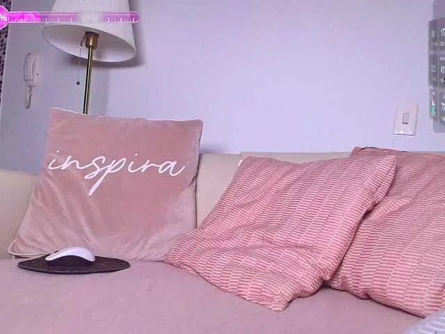 Live sex webcam photo for SallyeLeins #292225466