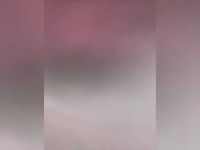 Live sex webcam photo for SallyeLeins #292291783