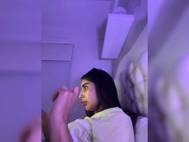 Live sex webcam photo for SallyeLeins #292313566