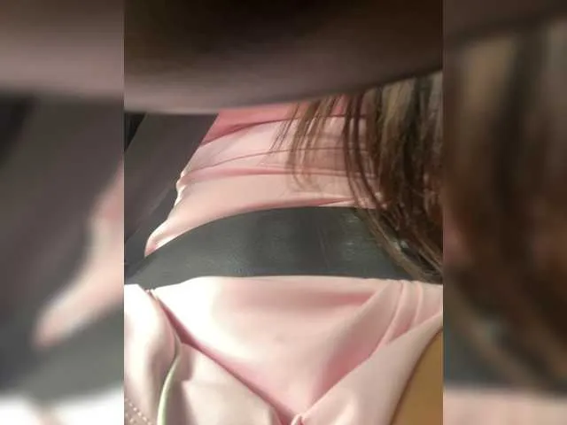 Live sex webcam photo for SallyeLeins #292331266