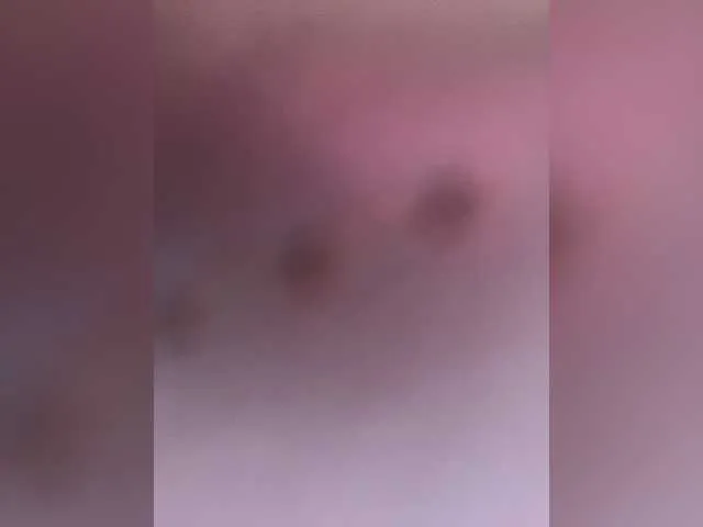 Live sex webcam photo for SallyeLeins #292337378