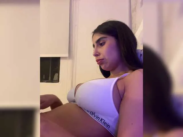 Live sex webcam photo for SallyeLeins #292392309