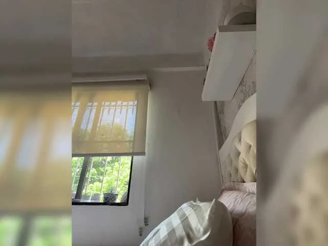 Live sex webcam photo for SallyeLeins #292404050