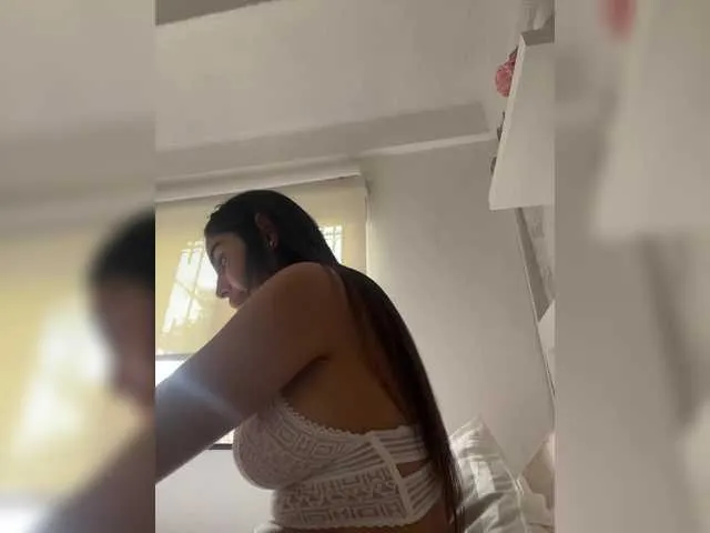 Live sex webcam photo for SallyeLeins #292411211