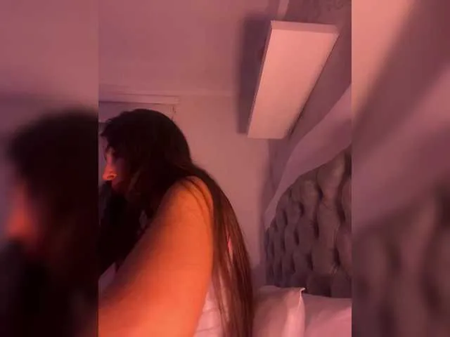 Live sex webcam photo for SallyeLeins #293894610