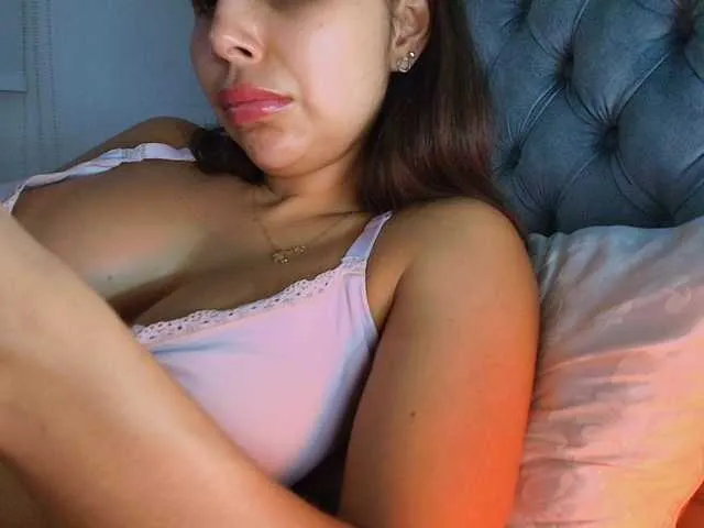 Live sex webcam photo for SallyeLeins #293953498