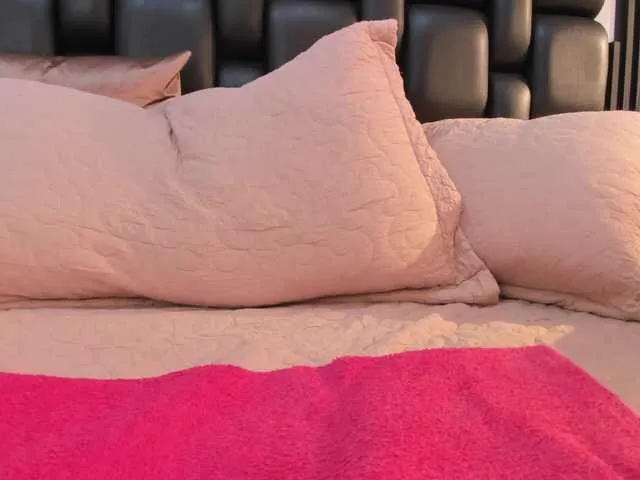 Live sex webcam photo for SaloHeaven #277677710