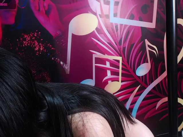 Live sex webcam photo for Salome099 #272754224